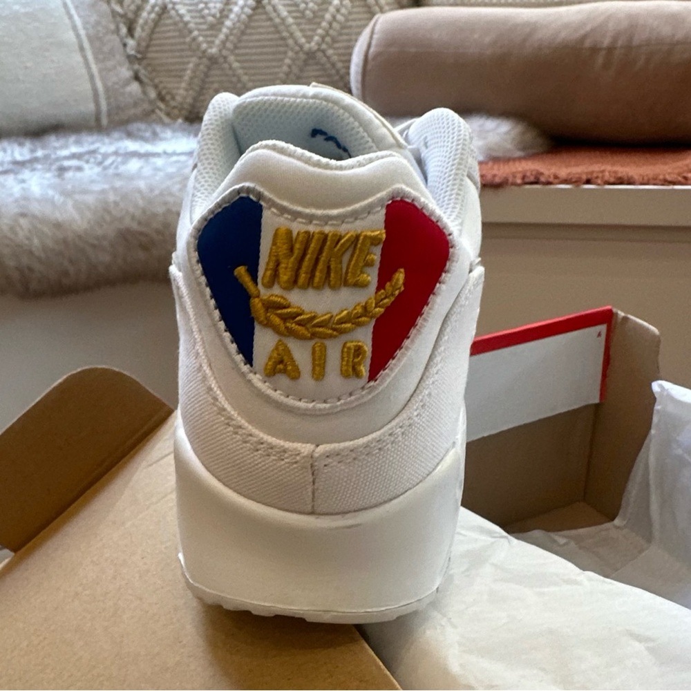 Nike Air Max 90 Premium “Paris” city edition size 10.5